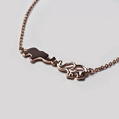 HOLDING ELLIES BRACELET
